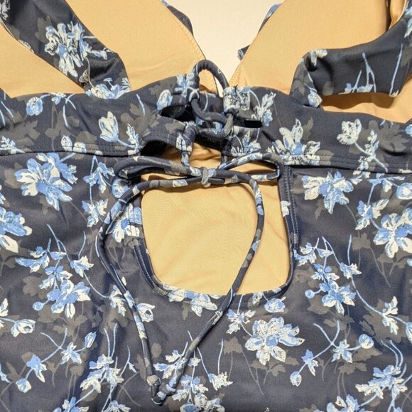 Pea in the Pod Maternity Swimsuit Coquette Dainty Floral Ruffle Deep V Medium - Picture 5 of 9